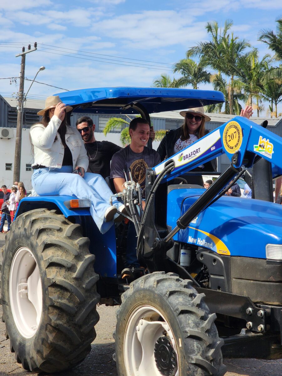 Quase 300 tratores participam do tradicional desfile de máquinas agrícolas em Nova Veneza 85 Quase 300 tratores participam do tradicional desfile de máquinas agrícolas em Nova Veneza