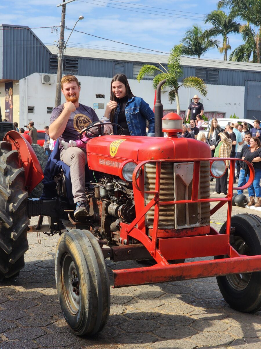 Quase 300 tratores participam do tradicional desfile de máquinas agrícolas em Nova Veneza 89 Quase 300 tratores participam do tradicional desfile de máquinas agrícolas em Nova Veneza
