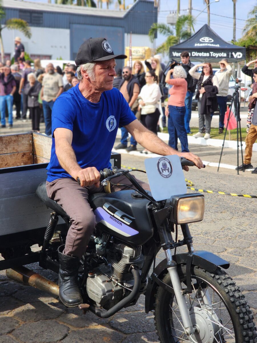 Quase 300 tratores participam do tradicional desfile de máquinas agrícolas em Nova Veneza 96 Quase 300 tratores participam do tradicional desfile de máquinas agrícolas em Nova Veneza