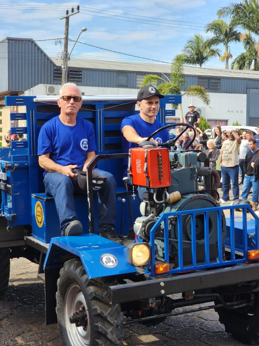Quase 300 tratores participam do tradicional desfile de máquinas agrícolas em Nova Veneza 98 Quase 300 tratores participam do tradicional desfile de máquinas agrícolas em Nova Veneza