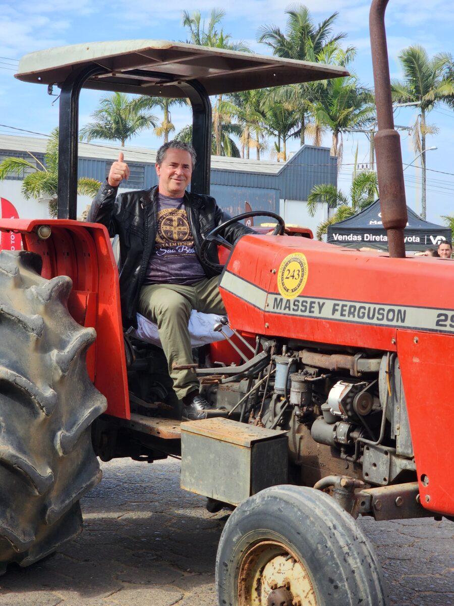 Quase 300 tratores participam do tradicional desfile de máquinas agrícolas em Nova Veneza 108 Quase 300 tratores participam do tradicional desfile de máquinas agrícolas em Nova Veneza
