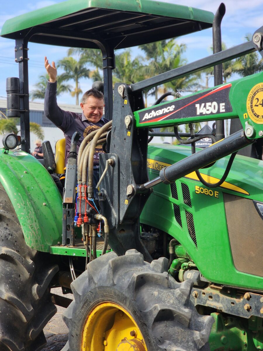 Quase 300 tratores participam do tradicional desfile de máquinas agrícolas em Nova Veneza 109 Quase 300 tratores participam do tradicional desfile de máquinas agrícolas em Nova Veneza