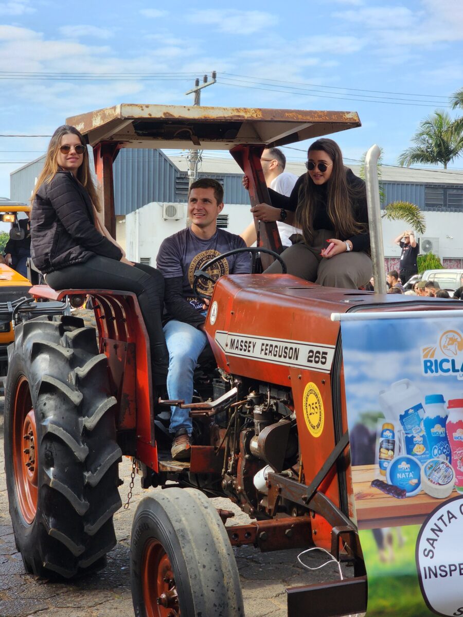 Quase 300 tratores participam do tradicional desfile de máquinas agrícolas em Nova Veneza 113 Quase 300 tratores participam do tradicional desfile de máquinas agrícolas em Nova Veneza