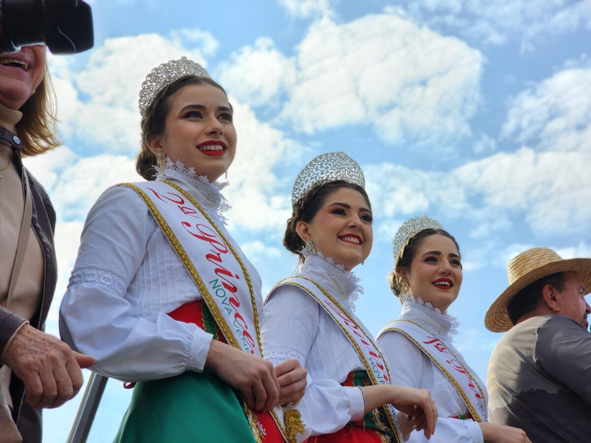 Quase 300 tratores participam do tradicional desfile de máquinas agrícolas em Nova Veneza 115 Quase 300 tratores participam do tradicional desfile de máquinas agrícolas em Nova Veneza