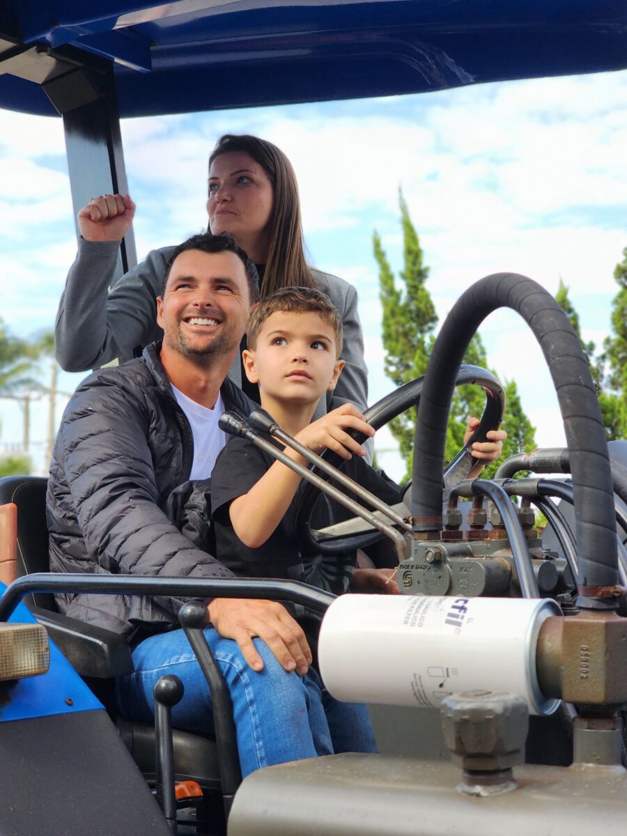 Quase 300 tratores participam do tradicional desfile de máquinas agrícolas em Nova Veneza 116 Quase 300 tratores participam do tradicional desfile de máquinas agrícolas em Nova Veneza