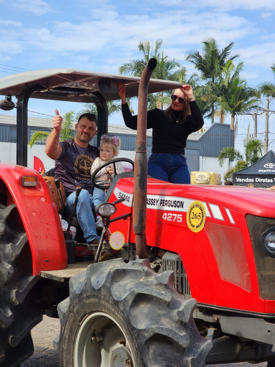 Quase 300 tratores participam do tradicional desfile de máquinas agrícolas em Nova Veneza 119 Quase 300 tratores participam do tradicional desfile de máquinas agrícolas em Nova Veneza