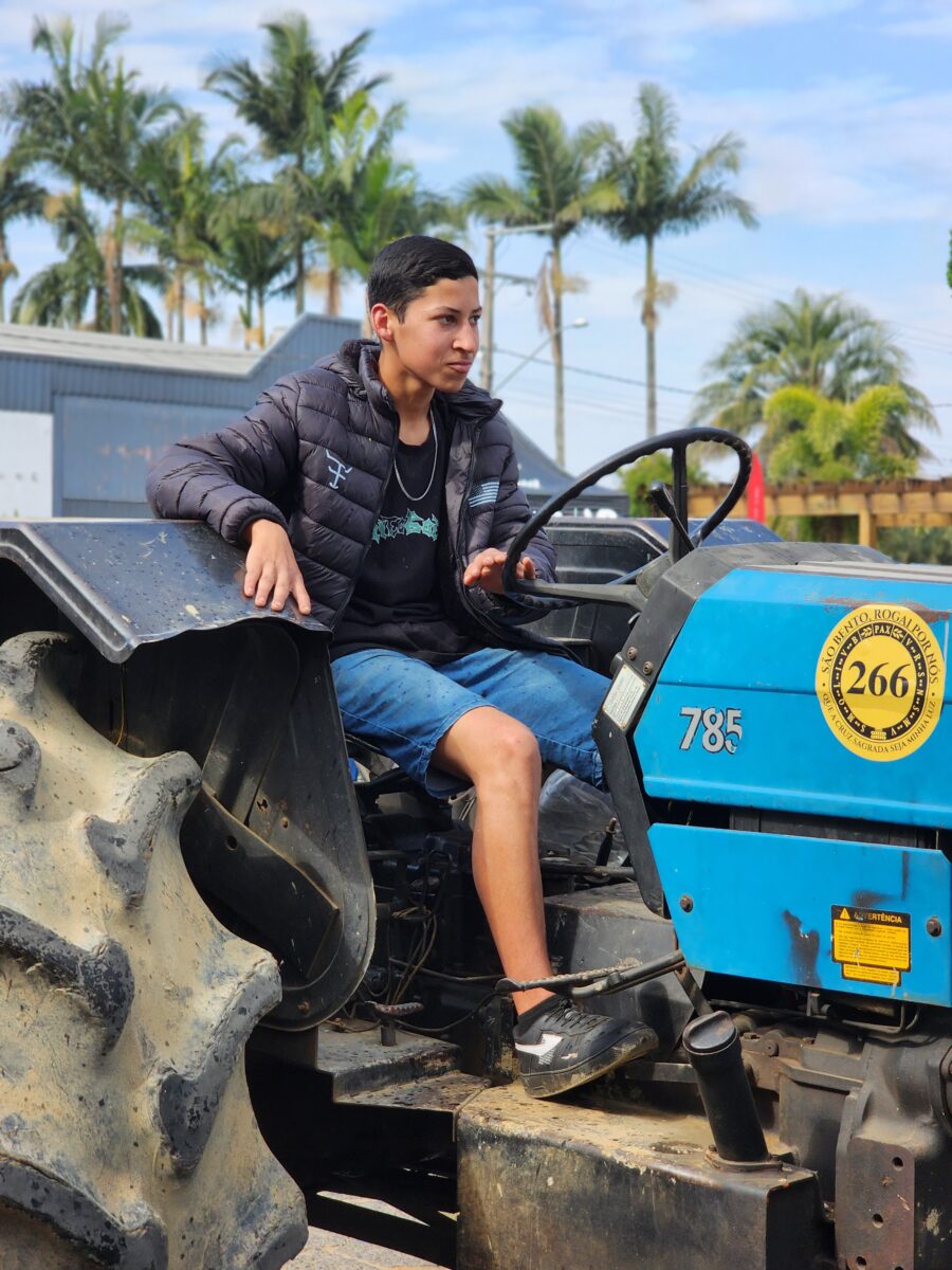 Quase 300 tratores participam do tradicional desfile de máquinas agrícolas em Nova Veneza 120 Quase 300 tratores participam do tradicional desfile de máquinas agrícolas em Nova Veneza