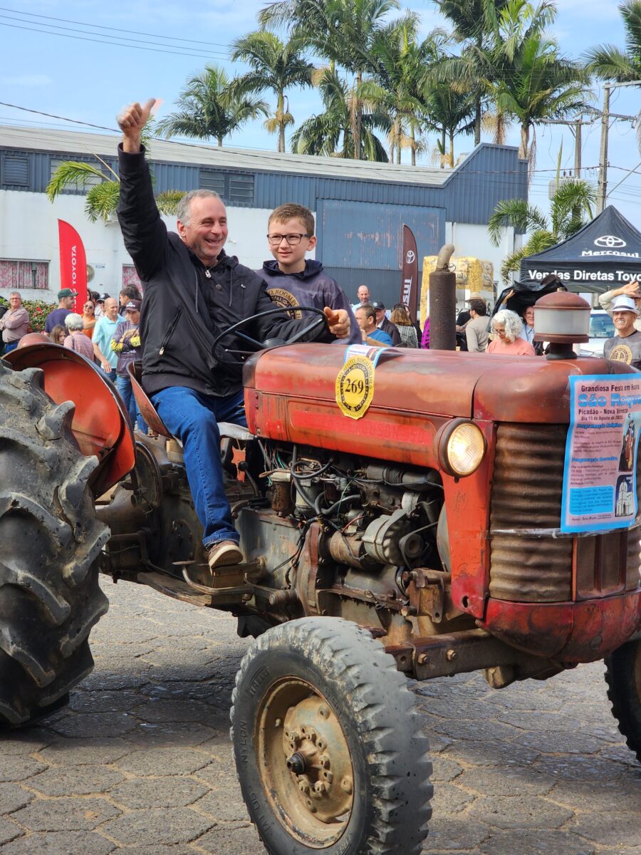 Quase 300 tratores participam do tradicional desfile de máquinas agrícolas em Nova Veneza 123 Quase 300 tratores participam do tradicional desfile de máquinas agrícolas em Nova Veneza