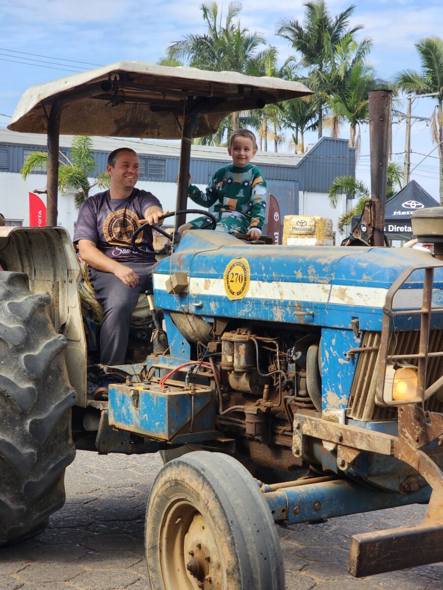 Quase 300 tratores participam do tradicional desfile de máquinas agrícolas em Nova Veneza 124 Quase 300 tratores participam do tradicional desfile de máquinas agrícolas em Nova Veneza