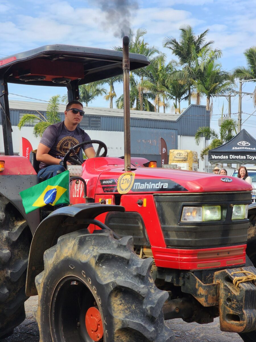 Quase 300 tratores participam do tradicional desfile de máquinas agrícolas em Nova Veneza 125 Quase 300 tratores participam do tradicional desfile de máquinas agrícolas em Nova Veneza