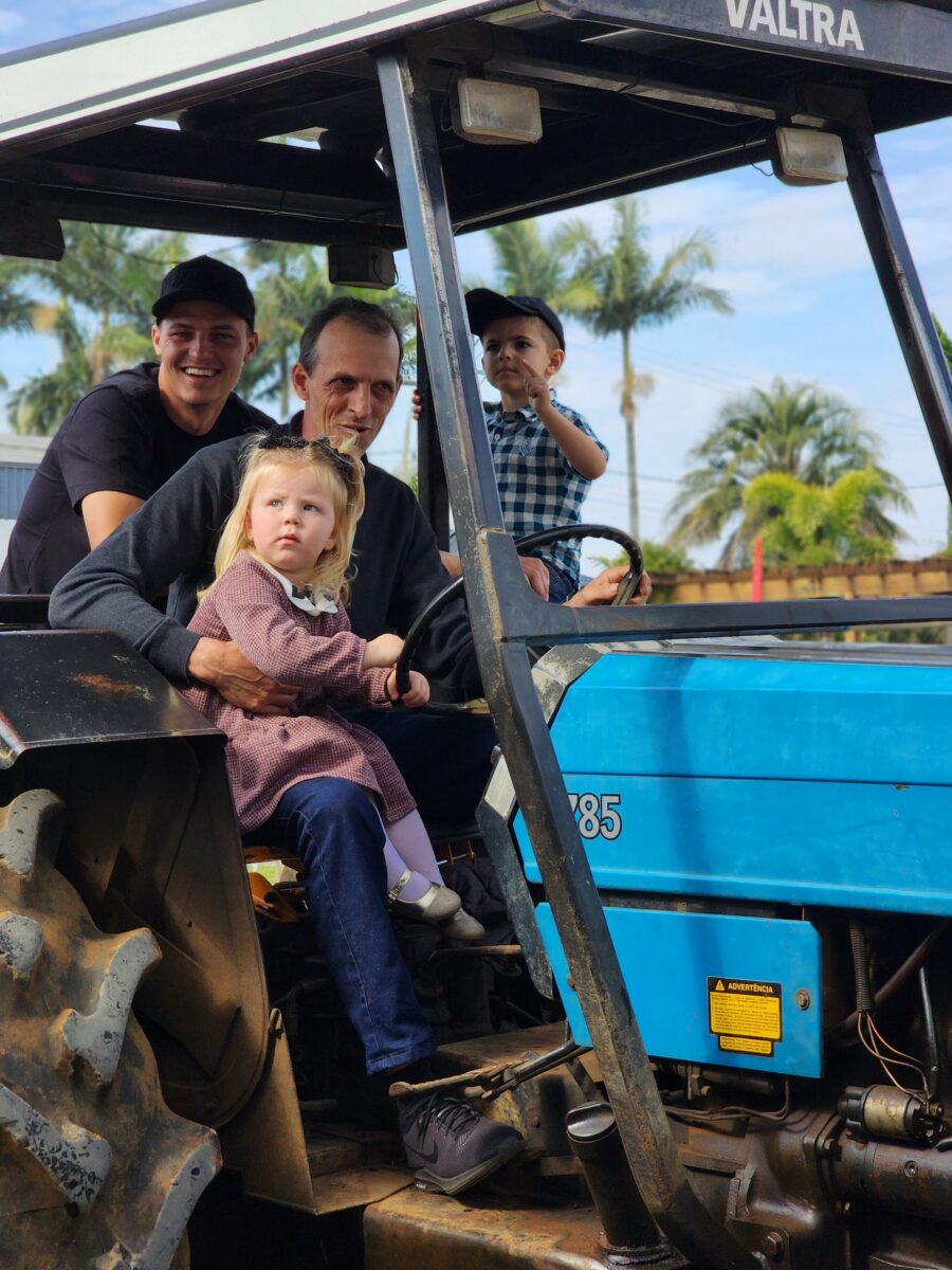 Quase 300 tratores participam do tradicional desfile de máquinas agrícolas em Nova Veneza 126 Quase 300 tratores participam do tradicional desfile de máquinas agrícolas em Nova Veneza