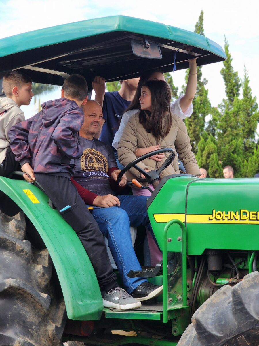 Quase 300 tratores participam do tradicional desfile de máquinas agrícolas em Nova Veneza 127 Quase 300 tratores participam do tradicional desfile de máquinas agrícolas em Nova Veneza