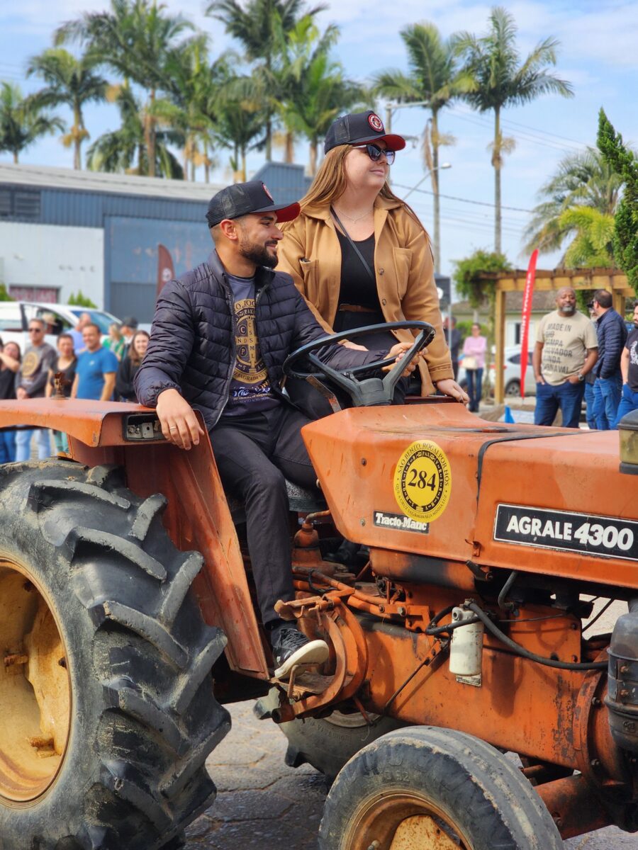 Quase 300 tratores participam do tradicional desfile de máquinas agrícolas em Nova Veneza 131 Quase 300 tratores participam do tradicional desfile de máquinas agrícolas em Nova Veneza