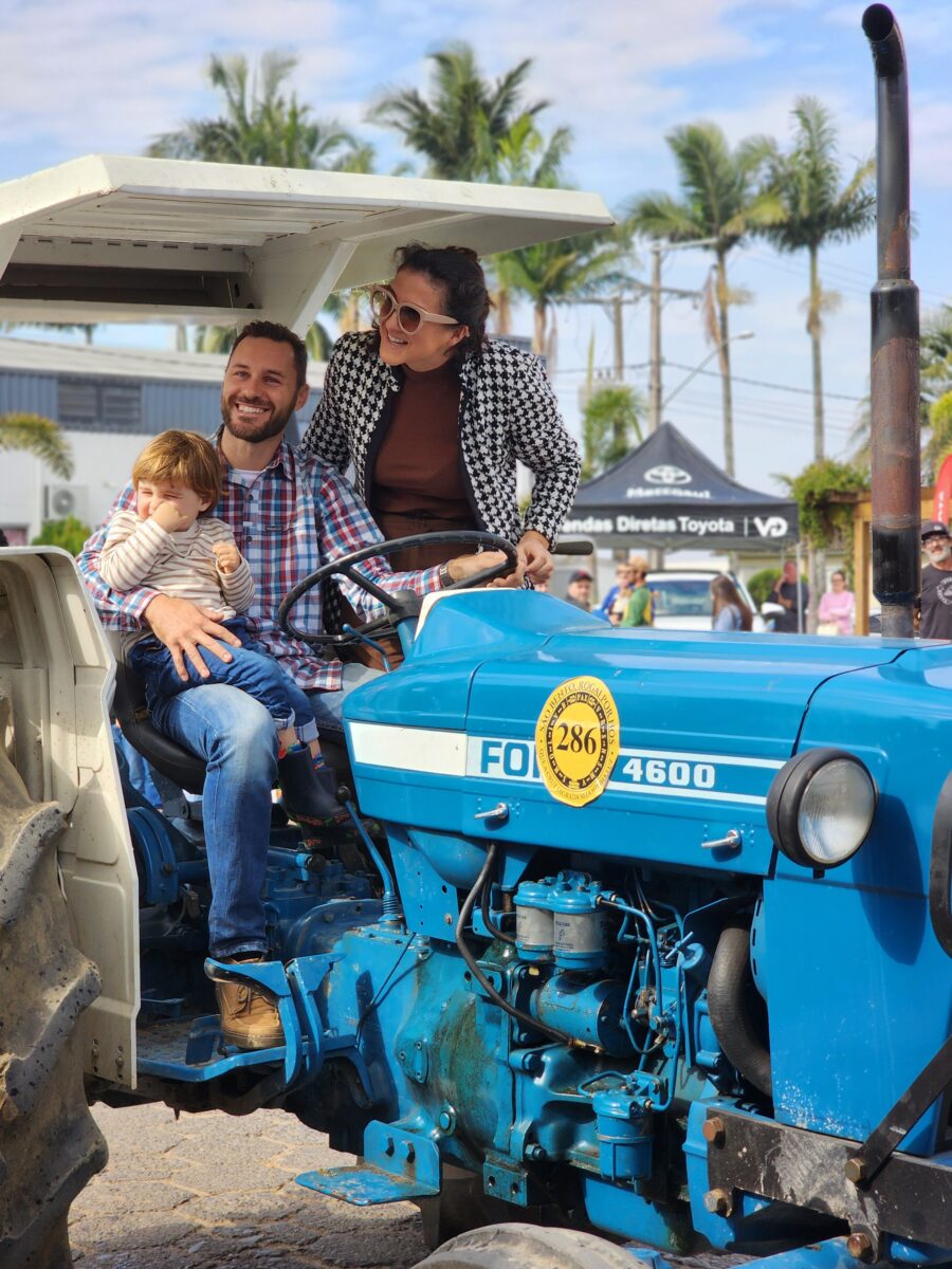 Quase 300 tratores participam do tradicional desfile de máquinas agrícolas em Nova Veneza 132 Quase 300 tratores participam do tradicional desfile de máquinas agrícolas em Nova Veneza