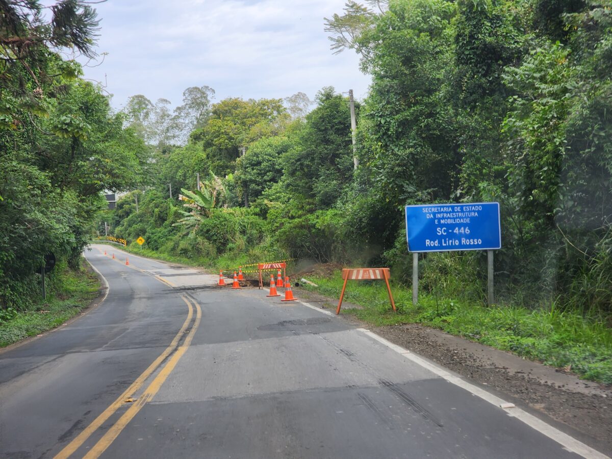 Novo rompimento de adutora volta a afetar o abastecimento de água em Nova Veneza