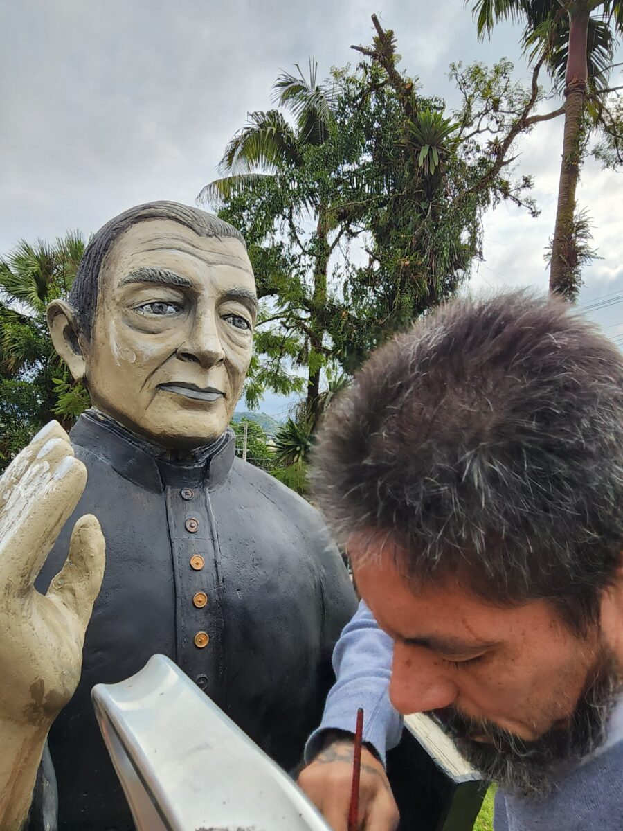 Nova Veneza revive o legado do Cônego Amílcar com restauração da estátua 5 Nova Veneza revive o legado do Cônego Amílcar com restauração da estátua
