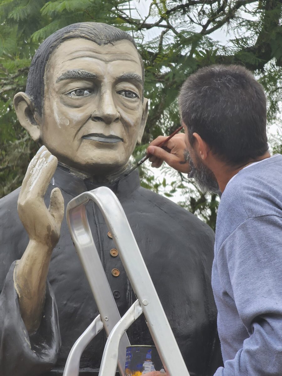 Nova Veneza revive o legado do Cônego Amílcar com restauração da estátua 4 Nova Veneza revive o legado do Cônego Amílcar com restauração da estátua