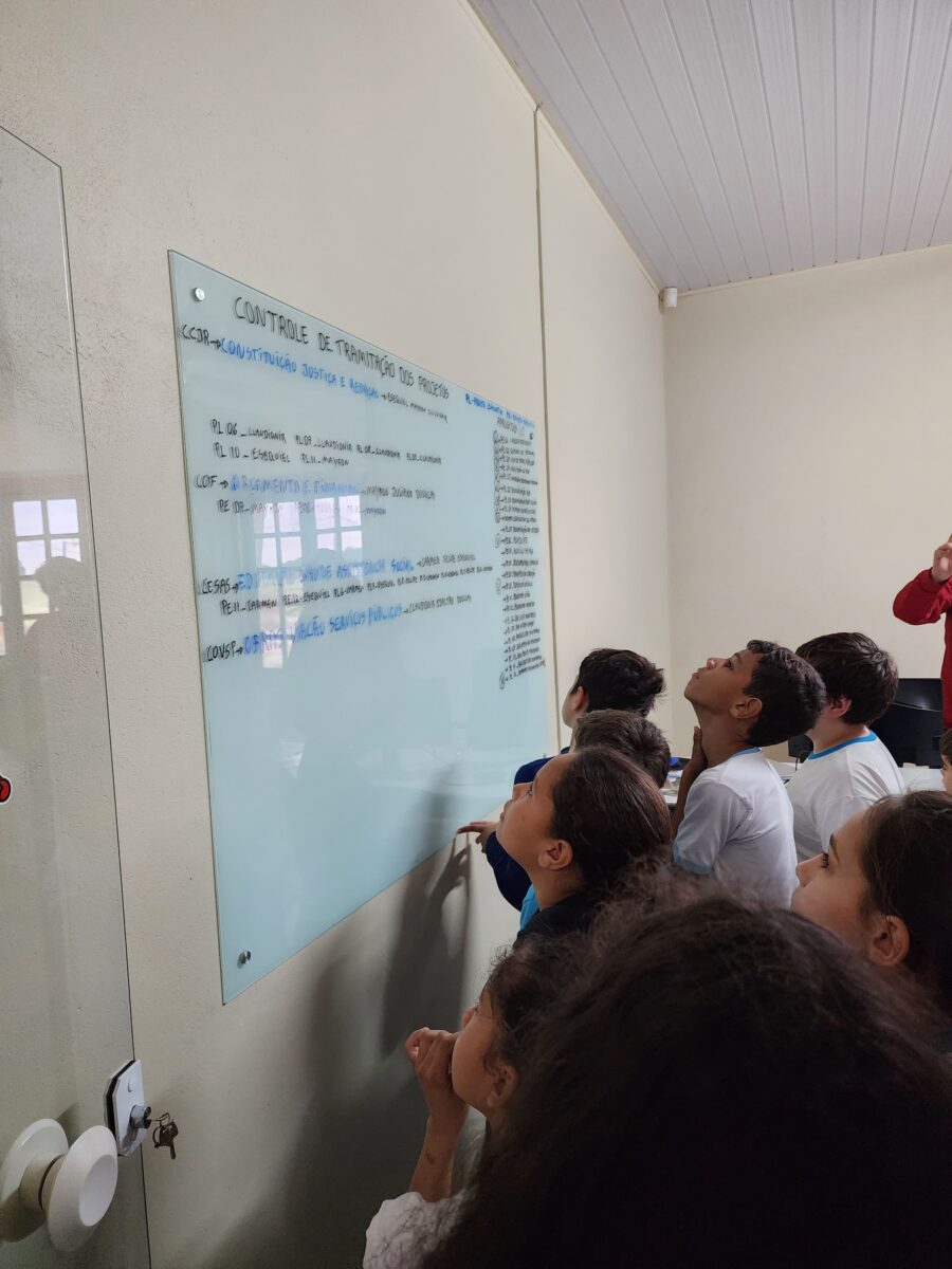 Alunos da Escola Bairro Bortolotto visitam a Câmara e vivenciam o funcionamento do Legislativo 3 Alunos da Escola Bairro Bortolotto visitam a Câmara e vivenciam o funcionamento do Legislativo