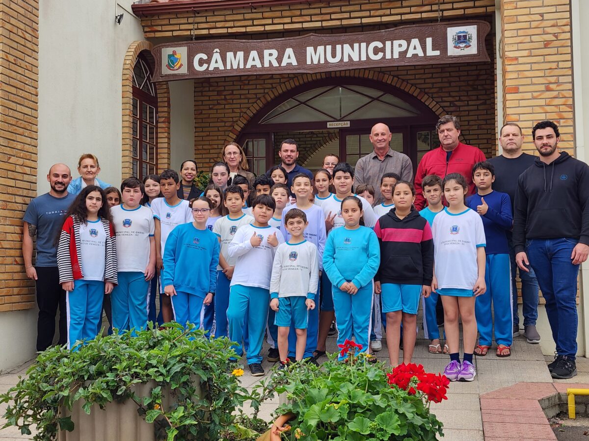 Alunos da Escola Bairro Bortolotto visitam a Câmara e vivenciam o funcionamento do Legislativo 1 Alunos da Escola Bairro Bortolotto visitam a Câmara e vivenciam o funcionamento do Legislativo