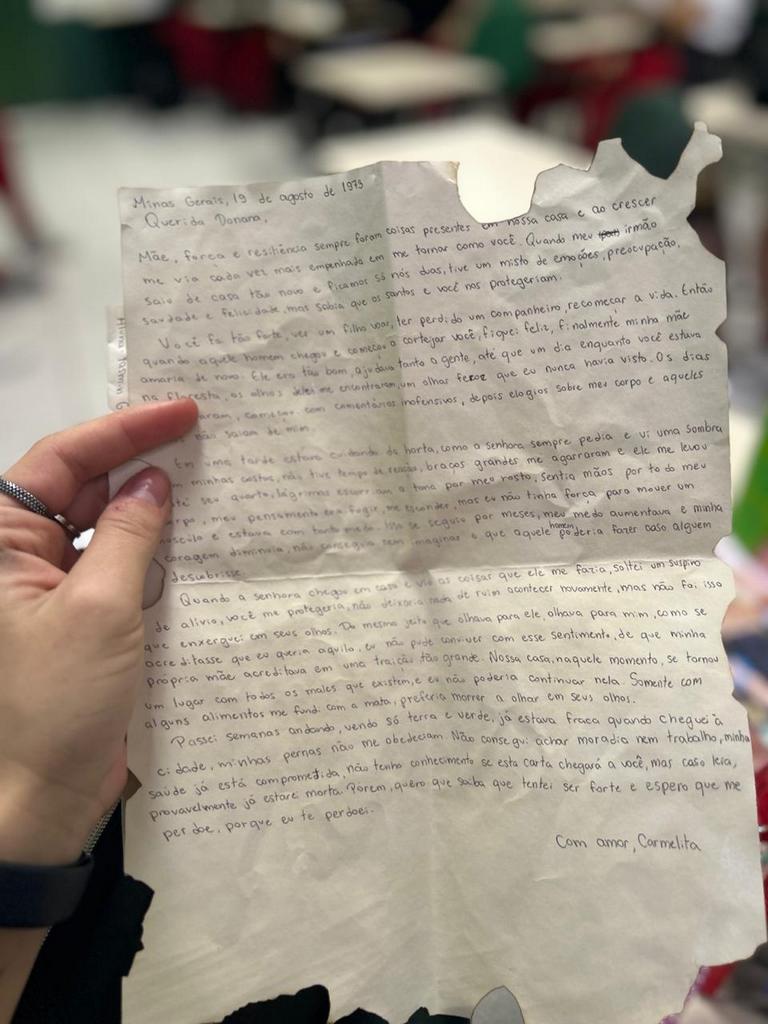 Alunos da Unesc têm trabalhos reconhecidos por Itamar Vieira Junior, um dos maiores escritores do Brasil 5 Alunos da Unesc têm trabalhos reconhecidos por Itamar Vieira Junior, um dos maiores escritores do Brasil
