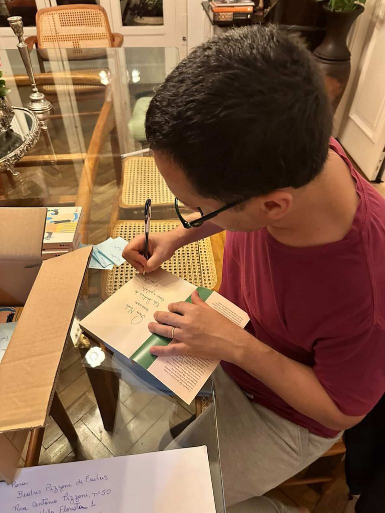 Alunos da Unesc têm trabalhos reconhecidos por Itamar Vieira Junior, um dos maiores escritores do Brasil 1 Alunos da Unesc têm trabalhos reconhecidos por Itamar Vieira Junior, um dos maiores escritores do Brasil
