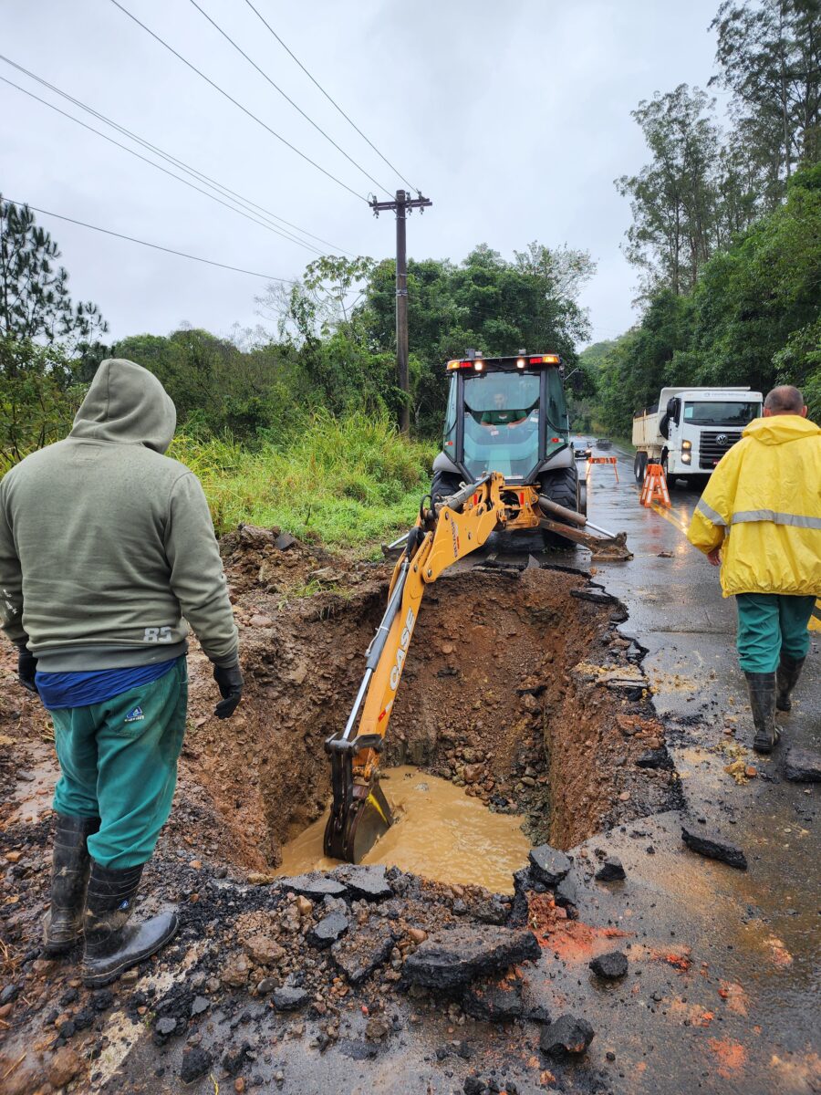 Rompimento de adutora volta a afetar o abastecimento de água em Nova Veneza 2 Rompimento de adutora volta a afetar o abastecimento de água em Nova Veneza