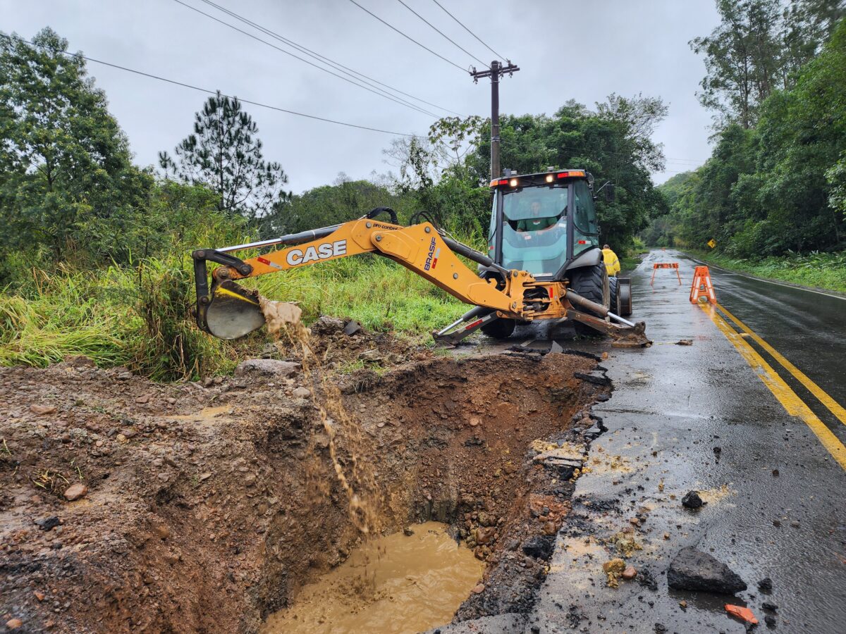 Rompimento de adutora volta a afetar o abastecimento de água em Nova Veneza 1 Rompimento de adutora volta a afetar o abastecimento de água em Nova Veneza