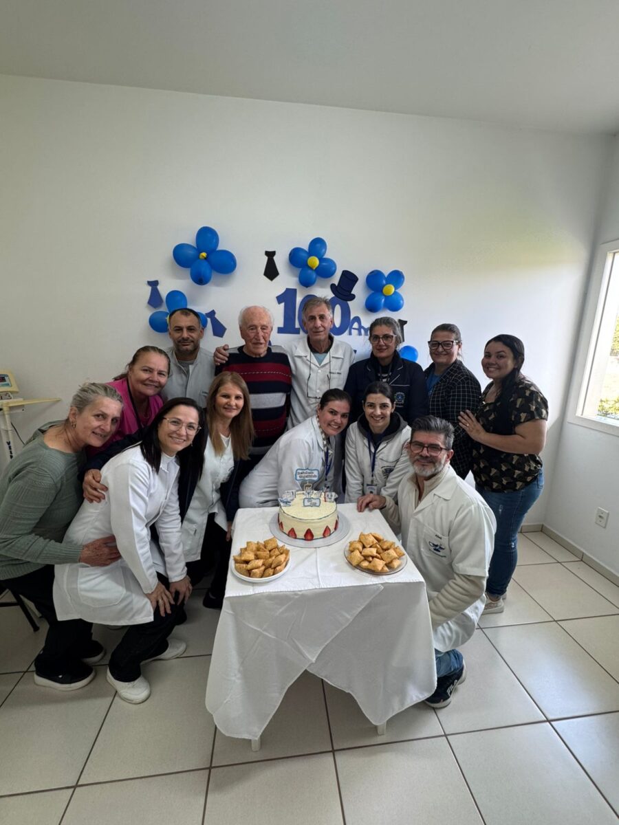 Equipe de saúde de São Bento Baixo homenageia o centenário Thiago Norberto Michels 1 Equipe de saúde de São Bento Baixo homenageia o centenário Thiago Norberto Michels