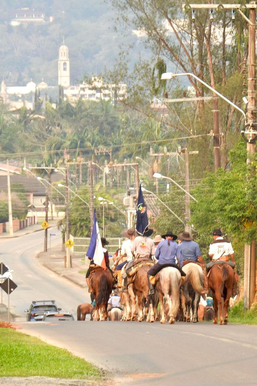 Cavalgada Tropeiros do Inverno Serrano celebra tradição e amizade em Nova Veneza 4 Cavalgada Tropeiros do Inverno Serrano celebra tradição e amizade em Nova Veneza