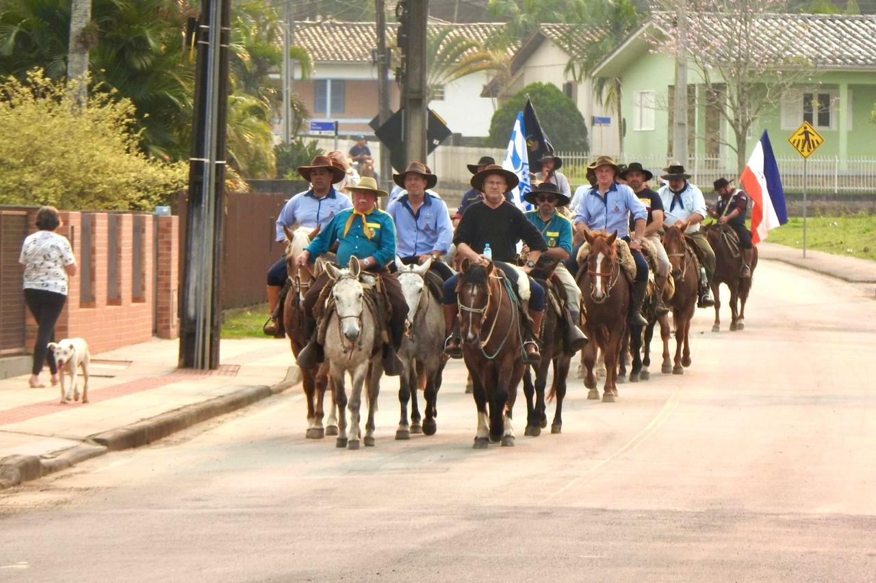 Cavalgada Tropeiros do Inverno Serrano celebra tradição e amizade em Nova Veneza 2 Cavalgada Tropeiros do Inverno Serrano celebra tradição e amizade em Nova Veneza