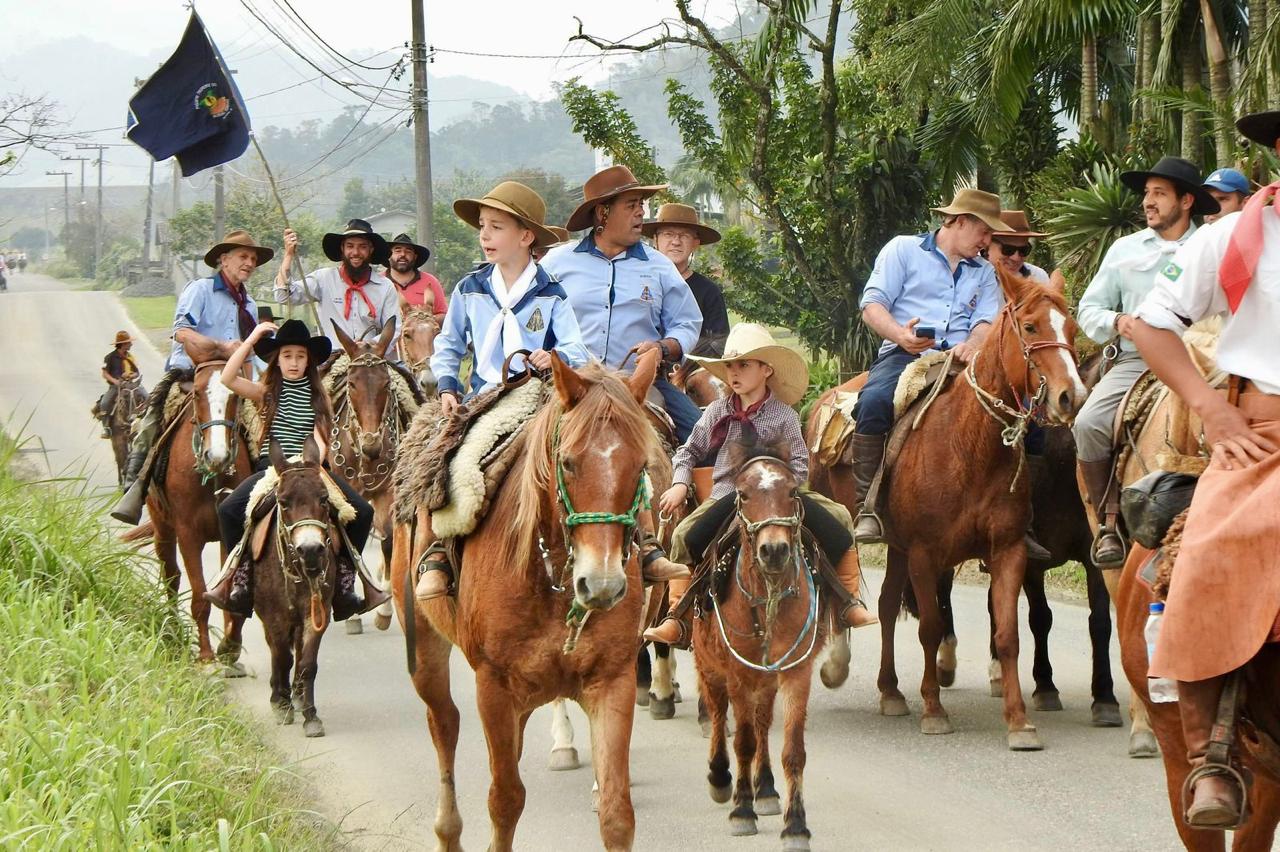 Cavalgada Tropeiros do Inverno Serrano celebra tradição e amizade em Nova Veneza 1 Cavalgada Tropeiros do Inverno Serrano celebra tradição e amizade em Nova Veneza