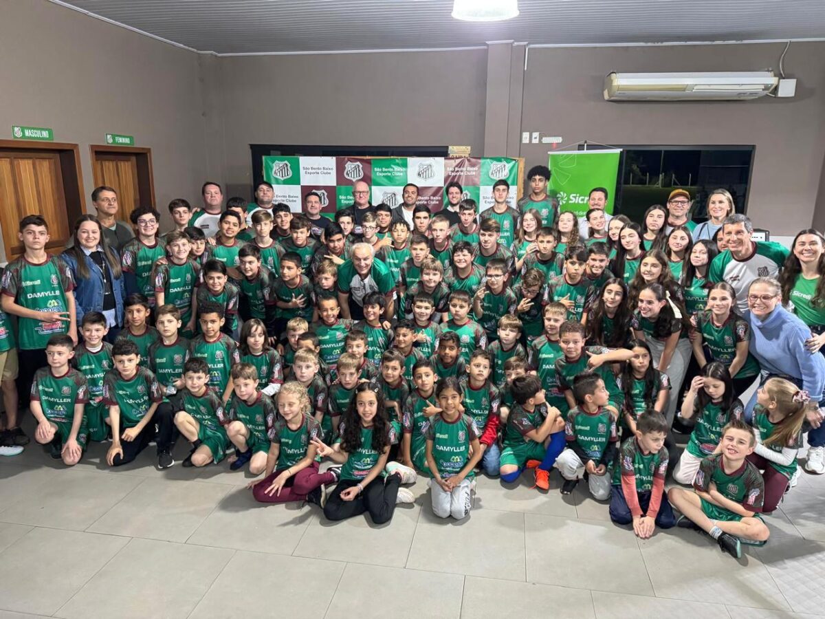 Entrega de uniformes reforça inclusão e organização nas escolinhas do São Bento Baixo 1 Entrega de uniformes reforça inclusão e organização nas escolinhas do São Bento Baixo