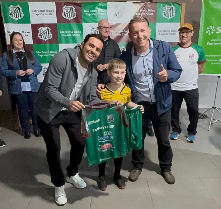 Entrega de uniformes reforça inclusão e organização nas escolinhas do São Bento Baixo 18 Entrega de uniformes reforça inclusão e organização nas escolinhas do São Bento Baixo