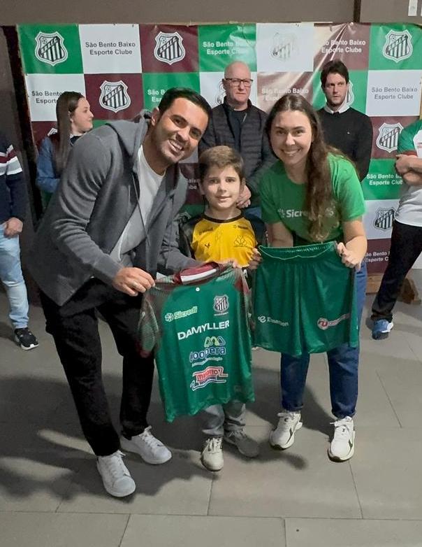 Entrega de uniformes reforça inclusão e organização nas escolinhas do São Bento Baixo 2 Entrega de uniformes reforça inclusão e organização nas escolinhas do São Bento Baixo