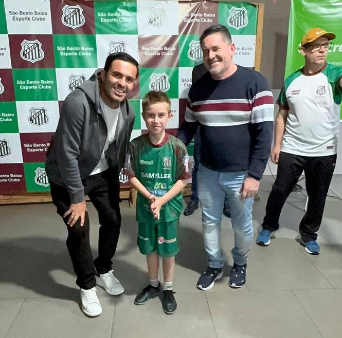 Entrega de uniformes reforça inclusão e organização nas escolinhas do São Bento Baixo 4 Entrega de uniformes reforça inclusão e organização nas escolinhas do São Bento Baixo