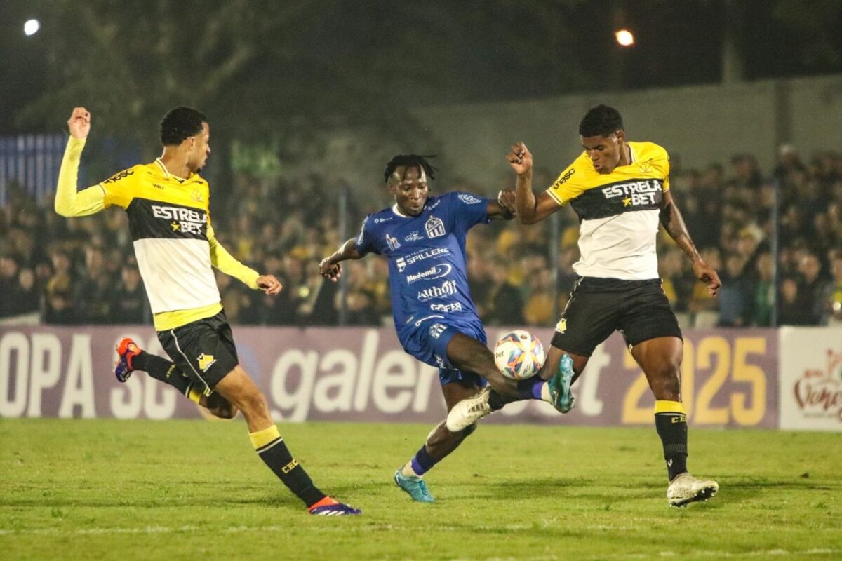 Caravaggio sofre revés na estreia da Copa SC 1 Caravaggio sofre revés na estreia da Copa SC