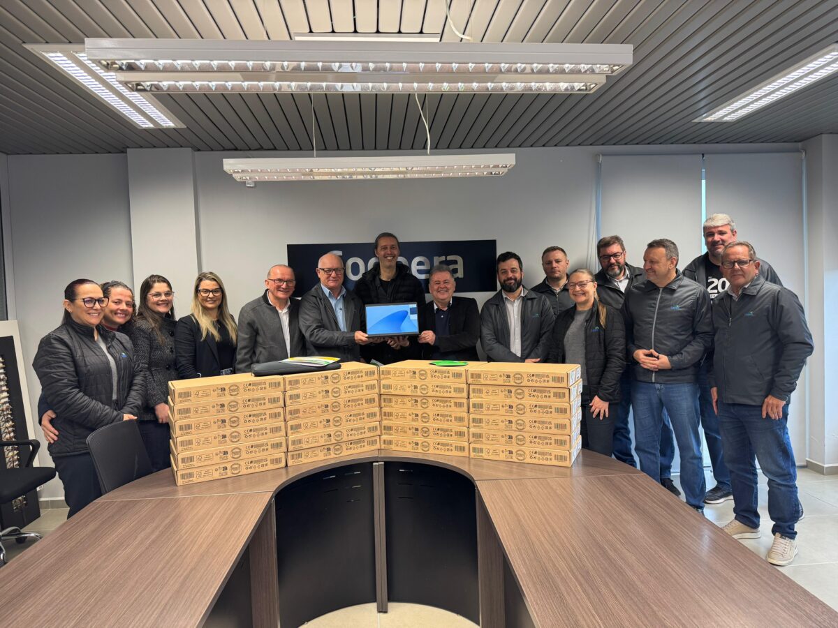 Coopera firma contrato de comodato com CEDUP para fortalecimento do curso técnico em Desenvolvimento de Sistemas