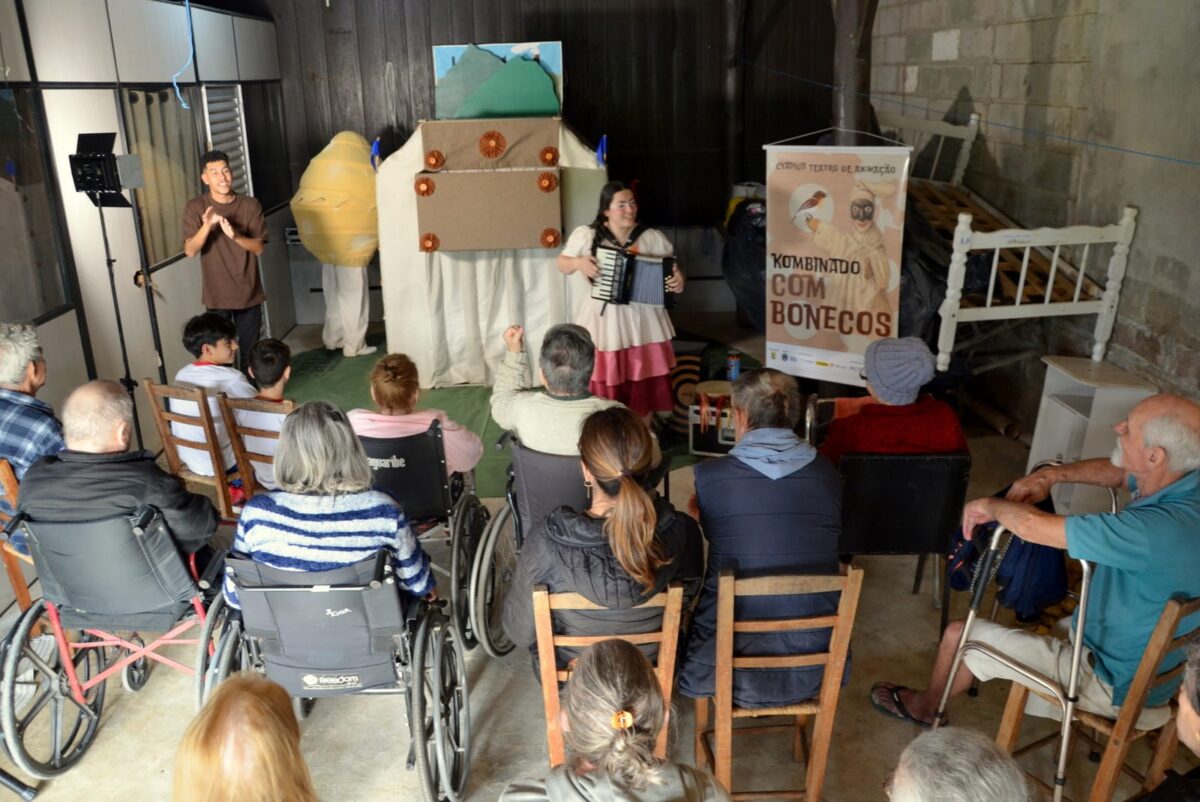 Grupos de terceira idade se divertem com “Pulcinella no Canto da Cidade” em Nova Veneza 1 Grupos de terceira idade se divertem com “Pulcinella no Canto da Cidade” em Nova Veneza