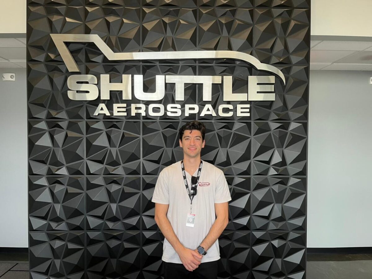 Acadêmico da UniSatc realiza estágio nos Estados Unidos e destaca papel da Engenharia Mecatrônica na conquista da vaga