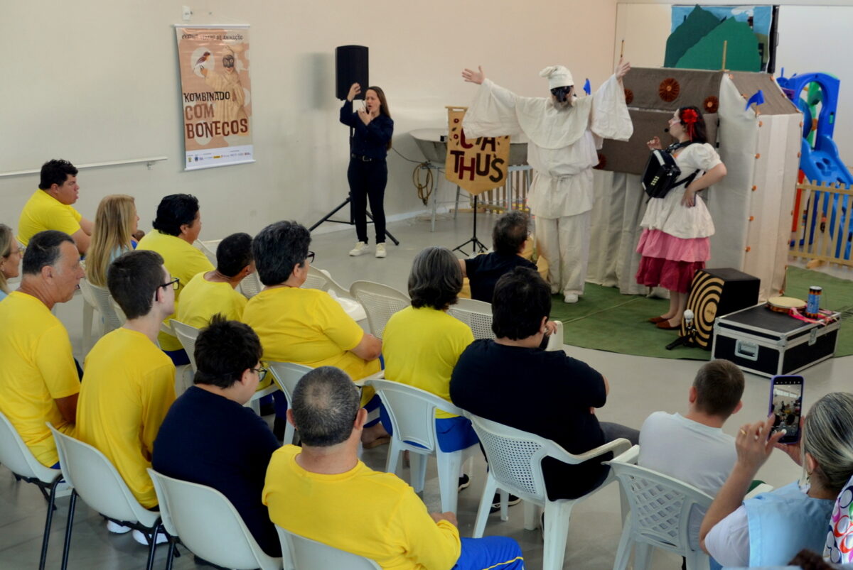 Espetáculo "Pulcinella no canto da cidade" se apresenta em São Bento Baixo, em Nova Veneza, neste sábado