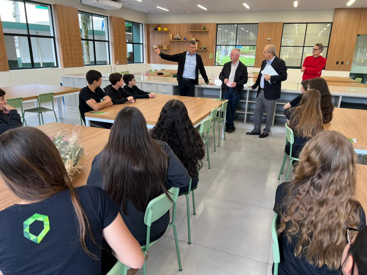 Ricardo Faria compartilha trajetória de sucesso para estudantes da Satc 1 Ricardo Faria compartilha trajetória de sucesso para estudantes da Satc