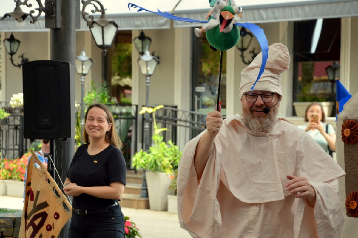 "Pulcinella no canto da cidade" entra na última semana de apresentações em Nova Veneza