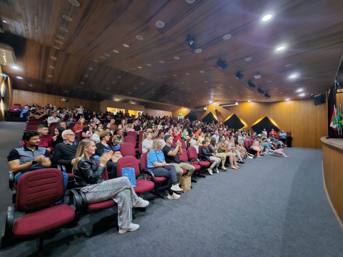 Festa da Família reúne comunidade no Palazzo Delle Acque em noite de celebração e integração 8 Festa da Família reúne comunidade no Palazzo Delle Acque em noite de celebração e integração