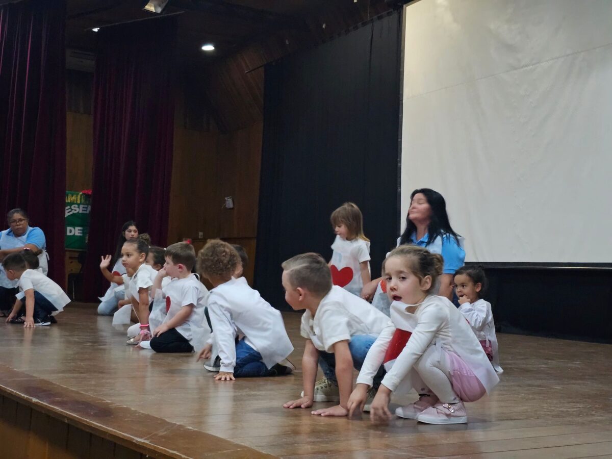 Festa da Família reúne comunidade no Palazzo Delle Acque em noite de celebração e integração 4 Festa da Família reúne comunidade no Palazzo Delle Acque em noite de celebração e integração