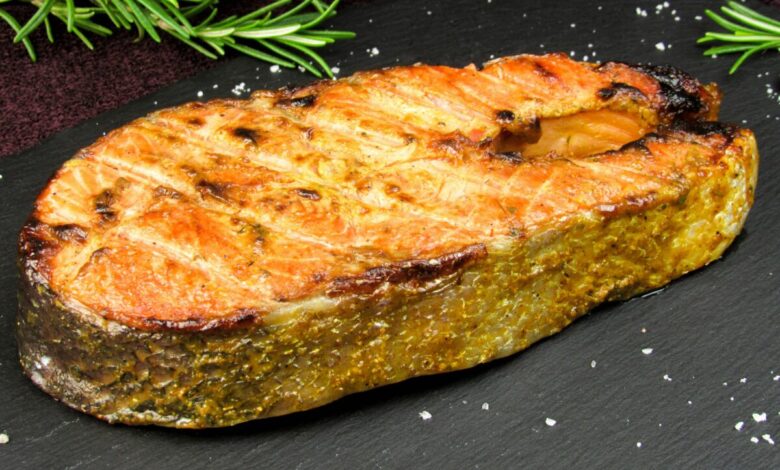 Comer peixe pode ajudar a evitar gordura no fígado, aponta estudo