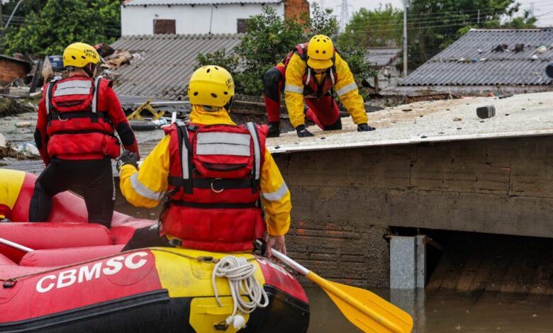 CBMSC mantém equipes de Força-Tarefa em sobreaviso para atendimentos decorrentes do ciclone 39 CBMSC mantém equipes de Força-Tarefa em sobreaviso para atendimentos decorrentes do ciclone