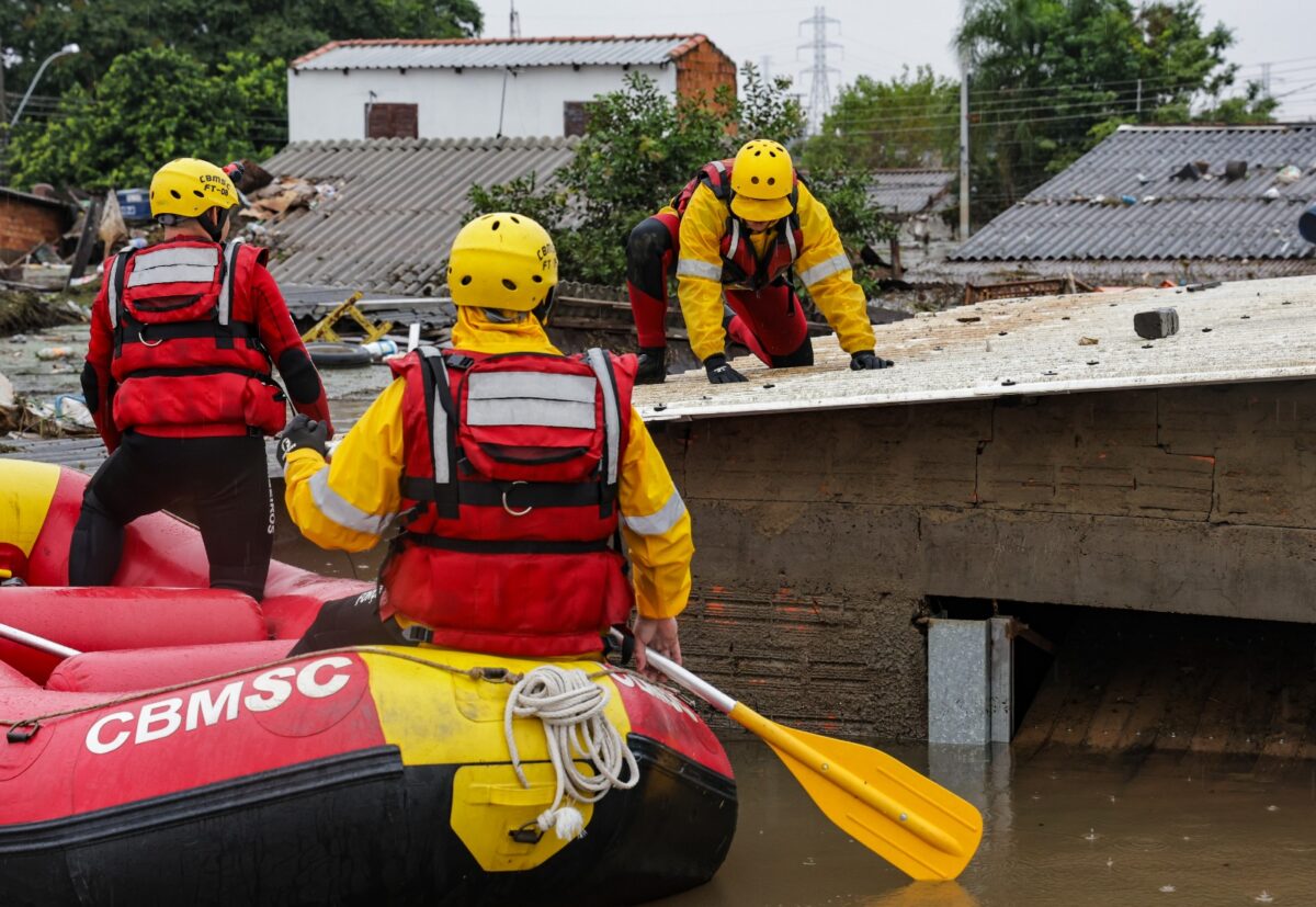 CBMSC mantém equipes de Força-Tarefa em sobreaviso para atendimentos decorrentes do ciclone 1 CBMSC mantém equipes de Força-Tarefa em sobreaviso para atendimentos decorrentes do ciclone