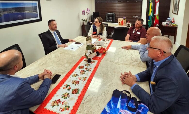 Prefeita de Nova Veneza cumpre agenda em Florianópolis e garante mais de R$ 5 milhões em emendas para o município 39 Prefeita de Nova Veneza cumpre agenda em Florianópolis e garante mais de R$ 5 milhões em emendas para o município