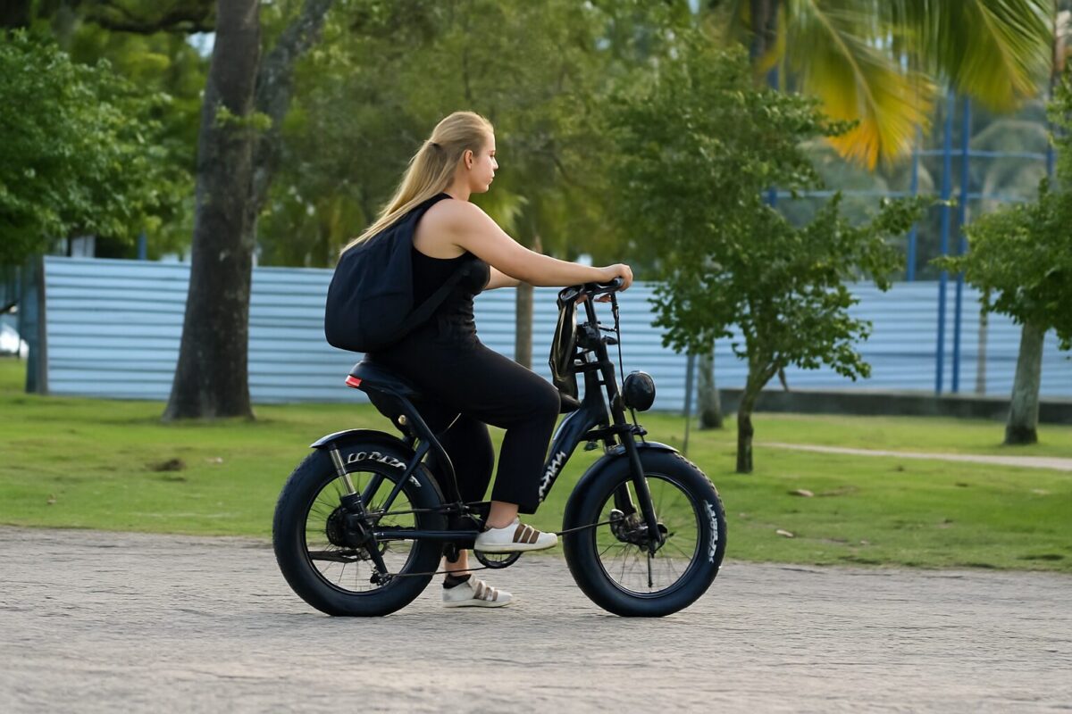 Nova regra muda circulação de bicicletas elétricas, patinetes e ciclomotores em 2026