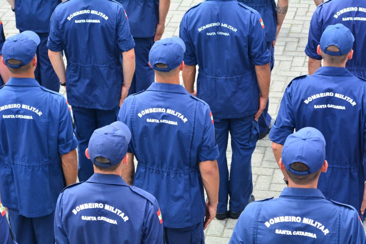 Corpo de Bombeiros Militar de Santa Catarina abre 630 vagas em processo seletivo com salários acima de R$ 8 mil